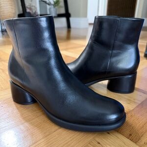 ecco Women’s Leather Ankle Boots Size 6